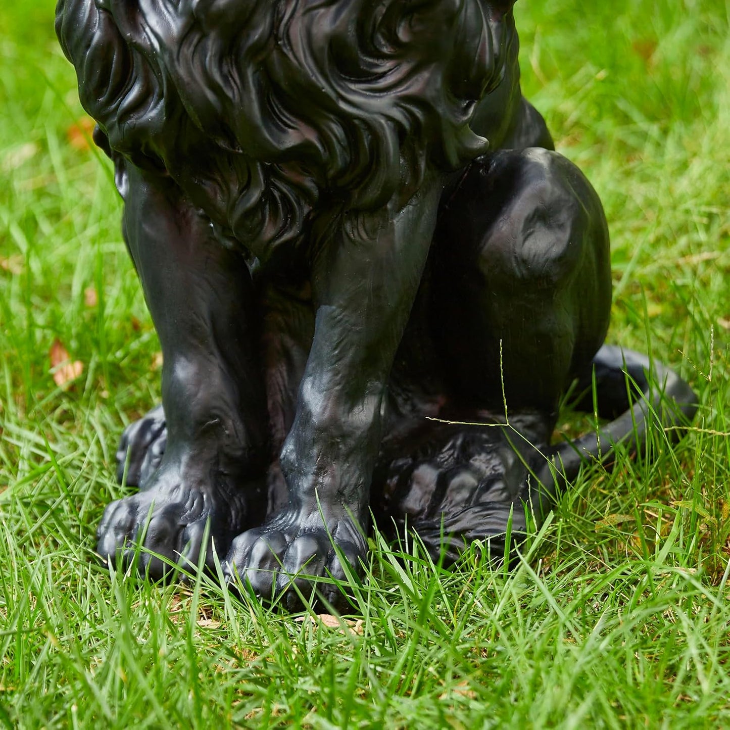 20.5" Lion Statue, Resin Outdoor Guardian Sculpture, Simulated Animal Decor for Villa, Garden, Park & Resort, Patriotic Independence Day Decoration for Home & Courtyard