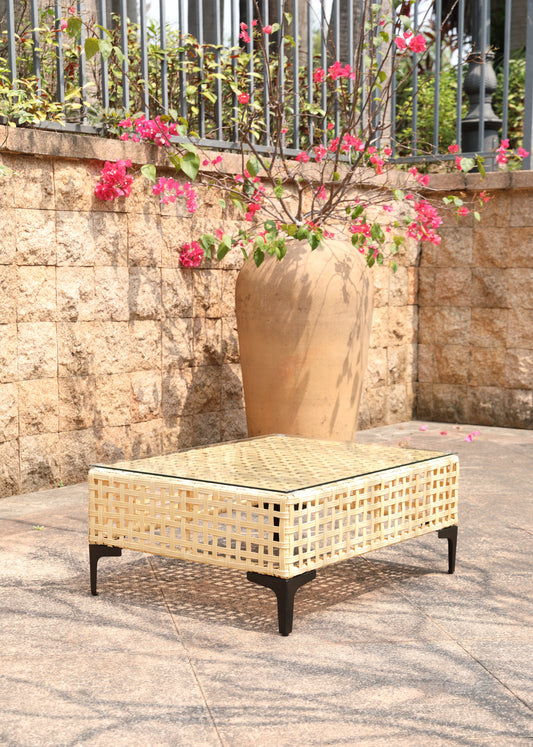 Outdoor Patio Coffee Table with Tempered Glass Top, Handwoven PE Wicker Patio Table with Metal Frame, All-Weather Rattan Coffee Table for Patio Furniture, Balcony, Backyard or Garden