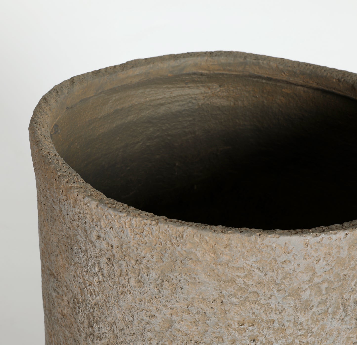 Round Concrete Planter Set of 2, Large Outdoor Indoor Handmade Rustic Decorative Planter Pots Containers with Drainage Holes for Home Garden Patio, 14" x 22" & 17" x 26" (Coffee)