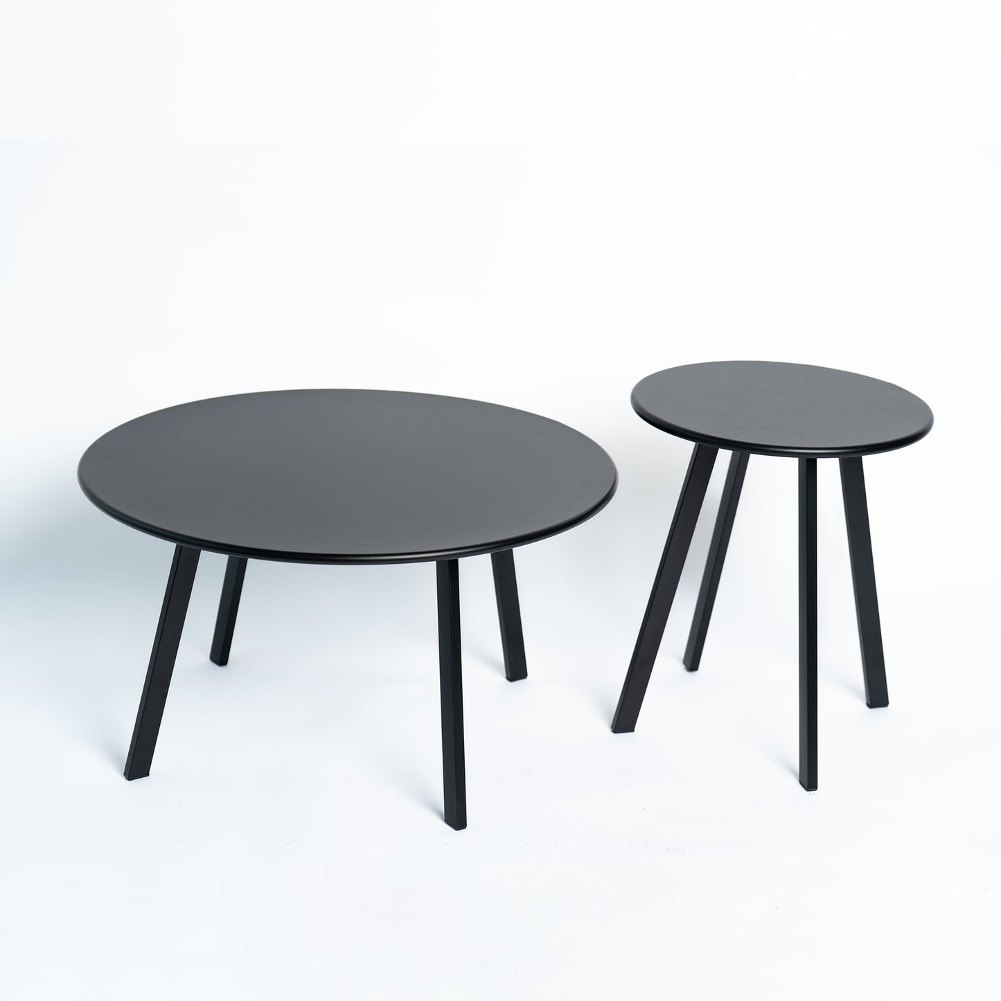 2-Piece Round Nesting Coffee Table Set, Modern Black Metal Side & End Tables, Space-Saving Accent Table Set for Living Room, Bedroom, Balcony, Patio, Indoor & Outdoor Use