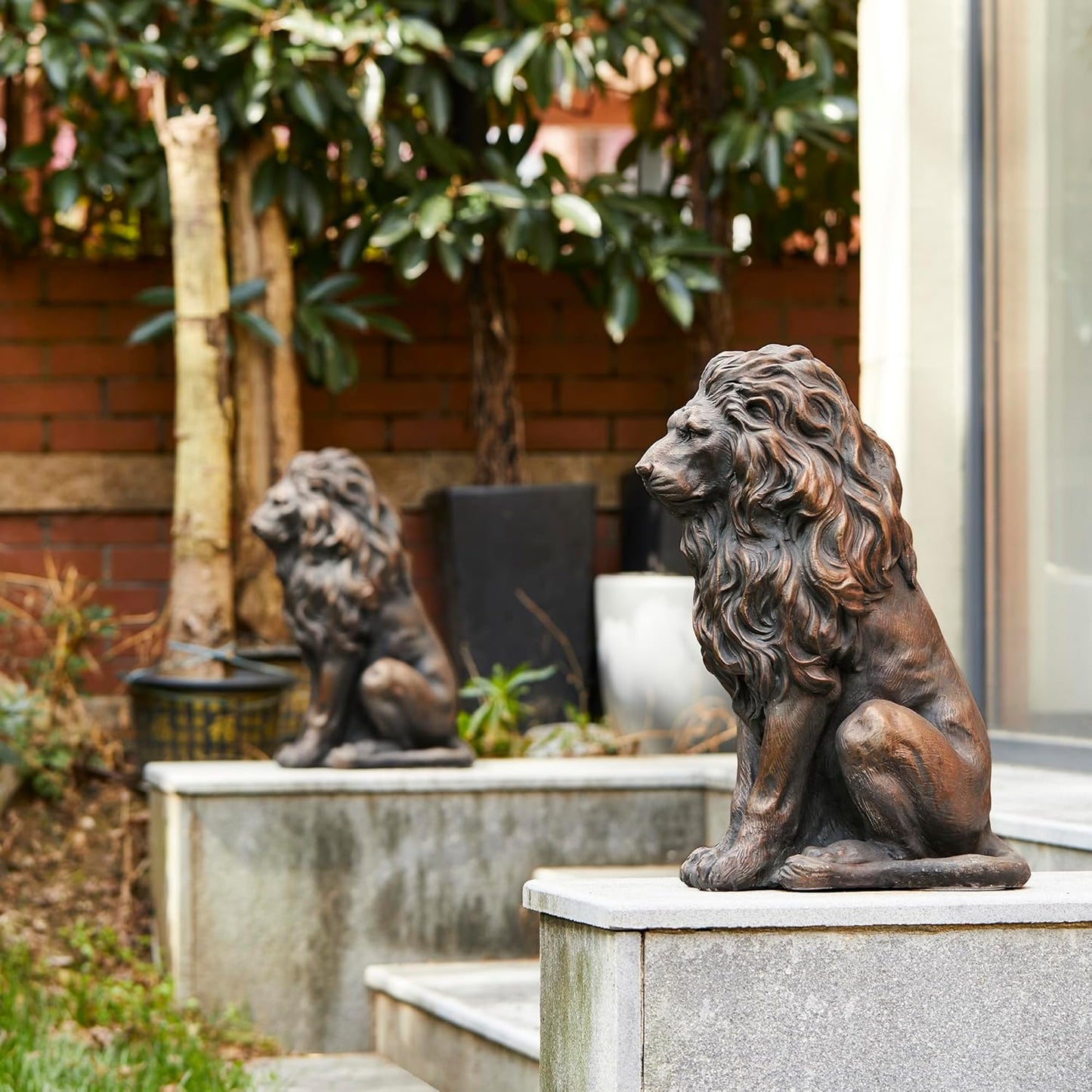 20.5" Lion Statue, Resin Outdoor Guardian Sculpture, Simulated Animal Decor for Villa, Garden, Park & Resort, Patriotic Independence Day Decoration for Home & Courtyard