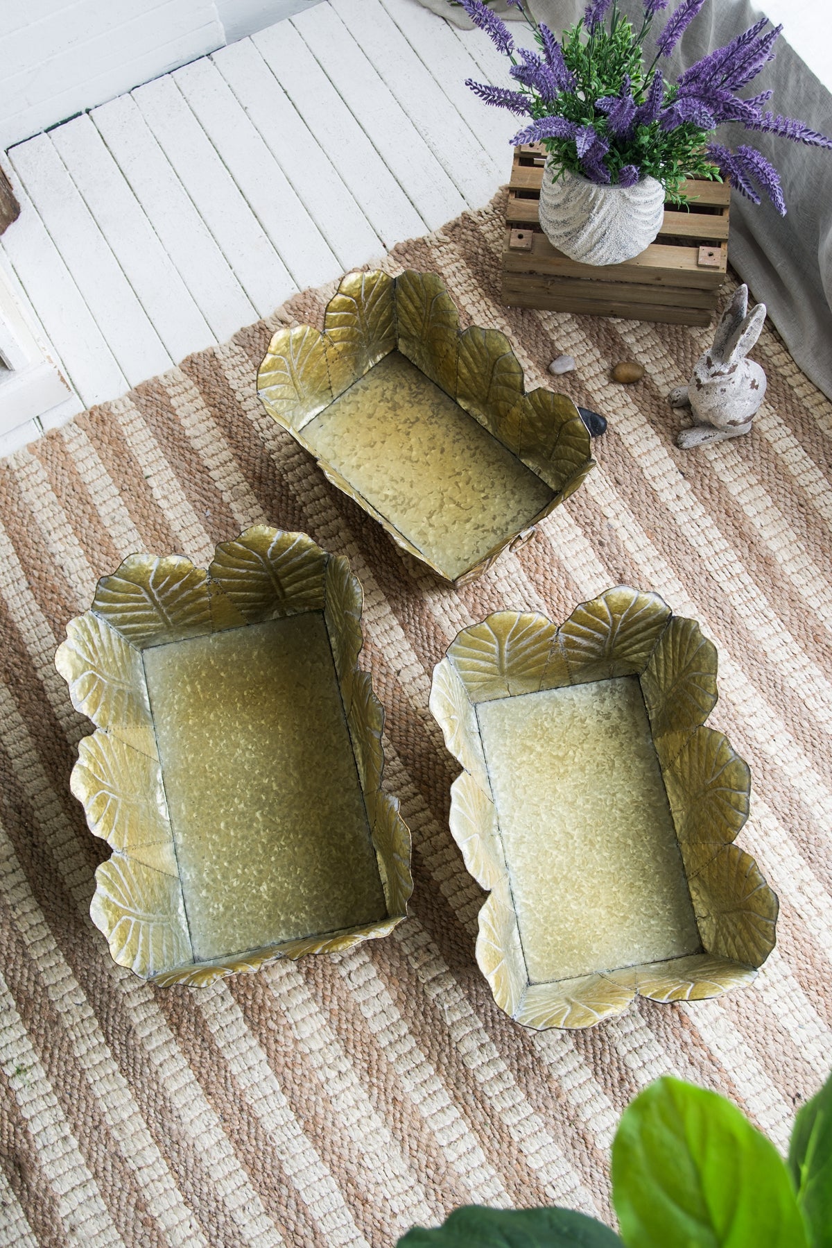 Set of 3 Metal Planter Distressed, L:22x16.7x8.3" M:21x16.5x7.3" S:18x13.5x7"