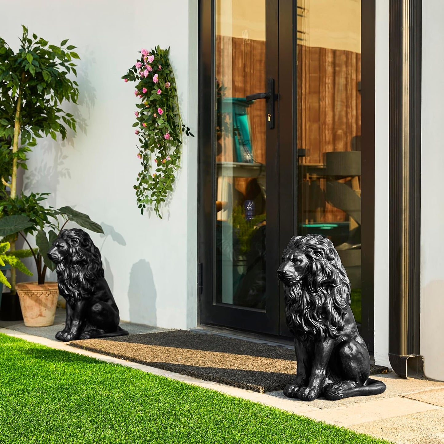 20.5" Lion Statue, Resin Outdoor Guardian Sculpture, Simulated Animal Decor for Villa, Garden, Park & Resort, Patriotic Independence Day Decoration for Home & Courtyard
