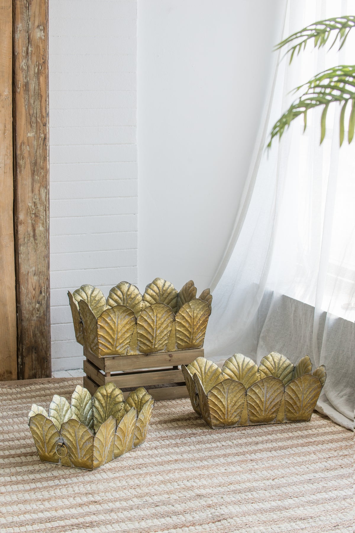 Set of 3 Metal Planter Distressed, L:22x16.7x8.3" M:21x16.5x7.3" S:18x13.5x7"