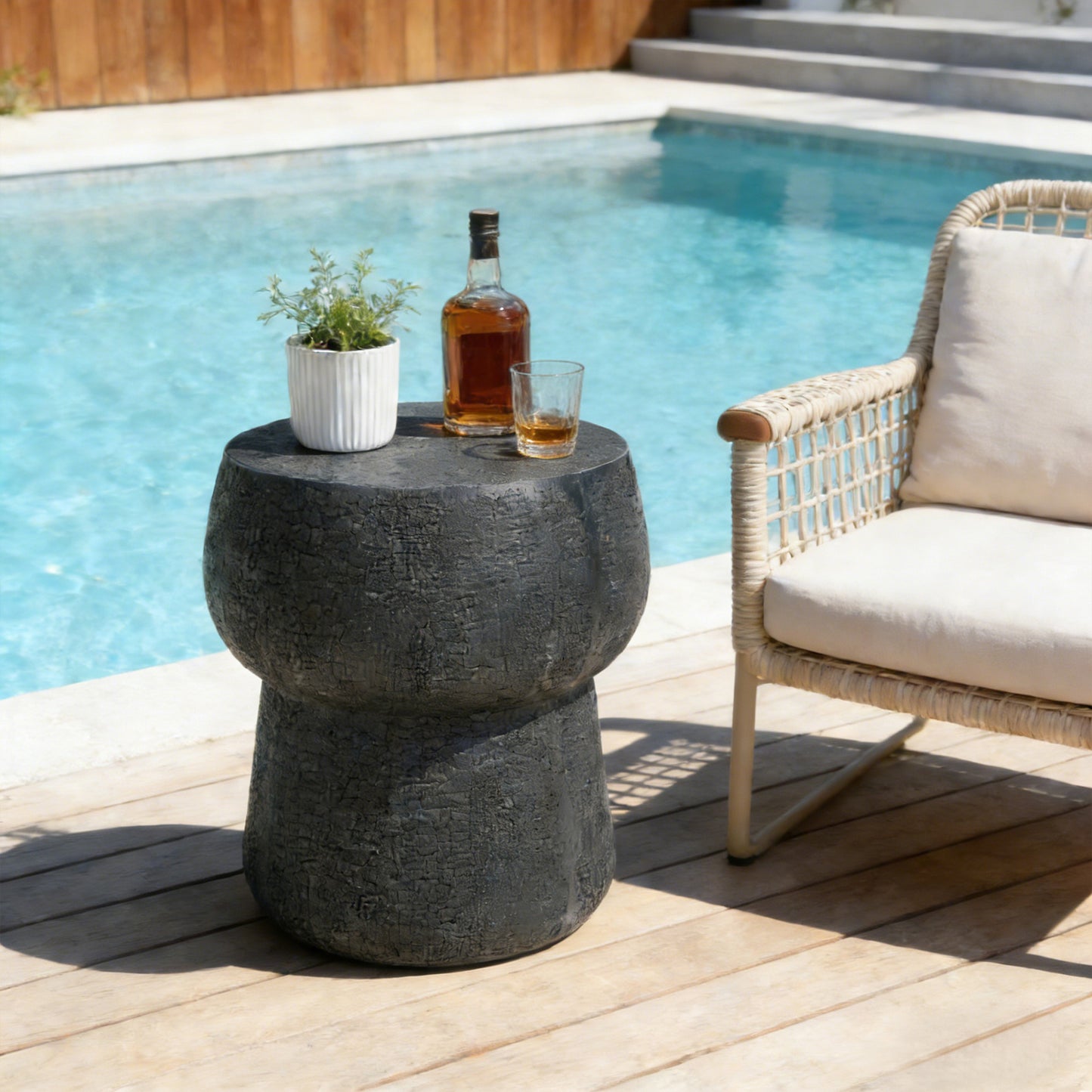 U_Style Outdoor Patio Accent Table with Crack process , Morden Concrete coffee Table with Double Barrel Shape Outdoor Side Table, Garden Stoolsl  for Patio,Garden, Backyard.
