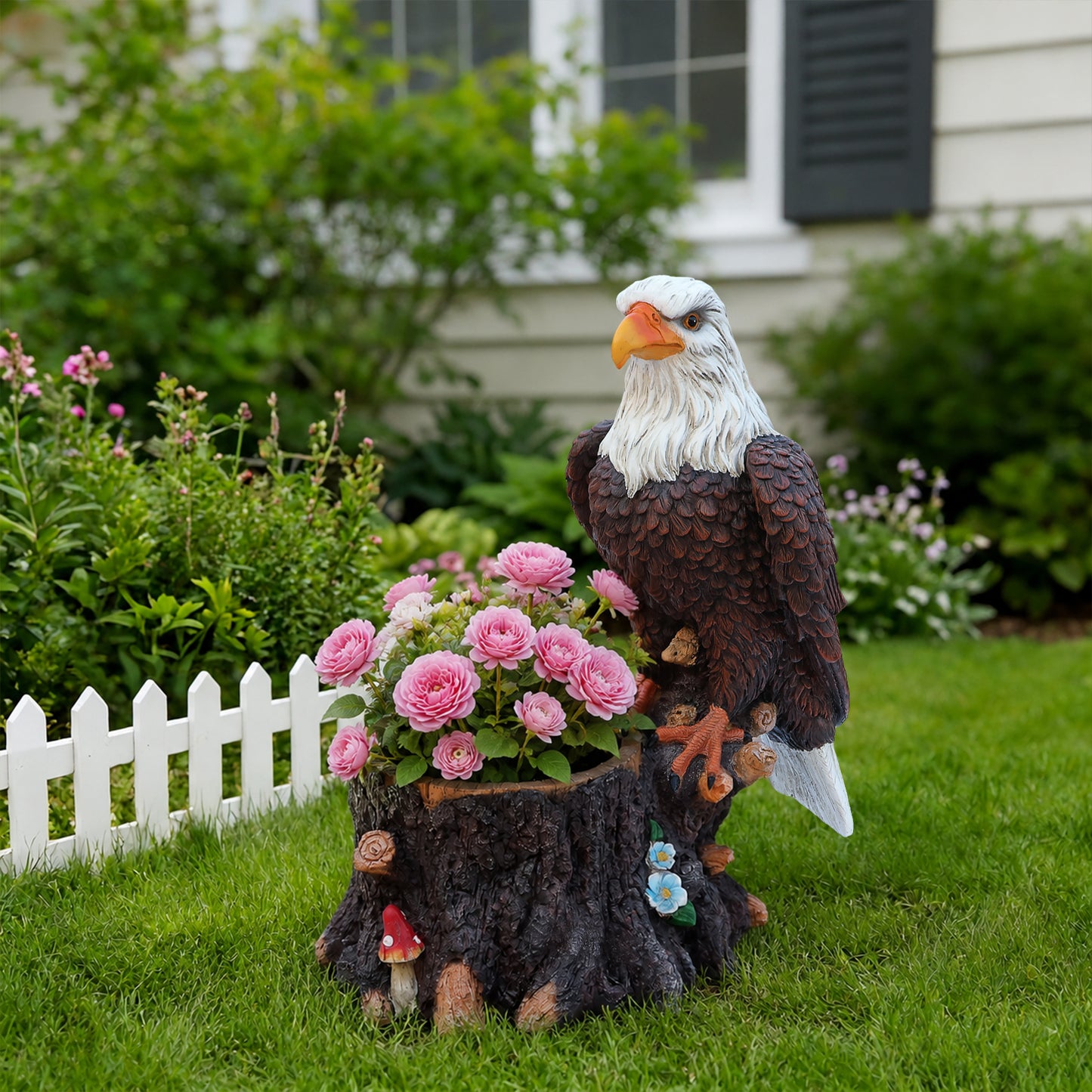 Realistic Standing Eagle Garden Planter on Tree Stump - Durable Polyresin Decorative Wildlife Flower Pot for Outdoor Lawn & Patio Decor