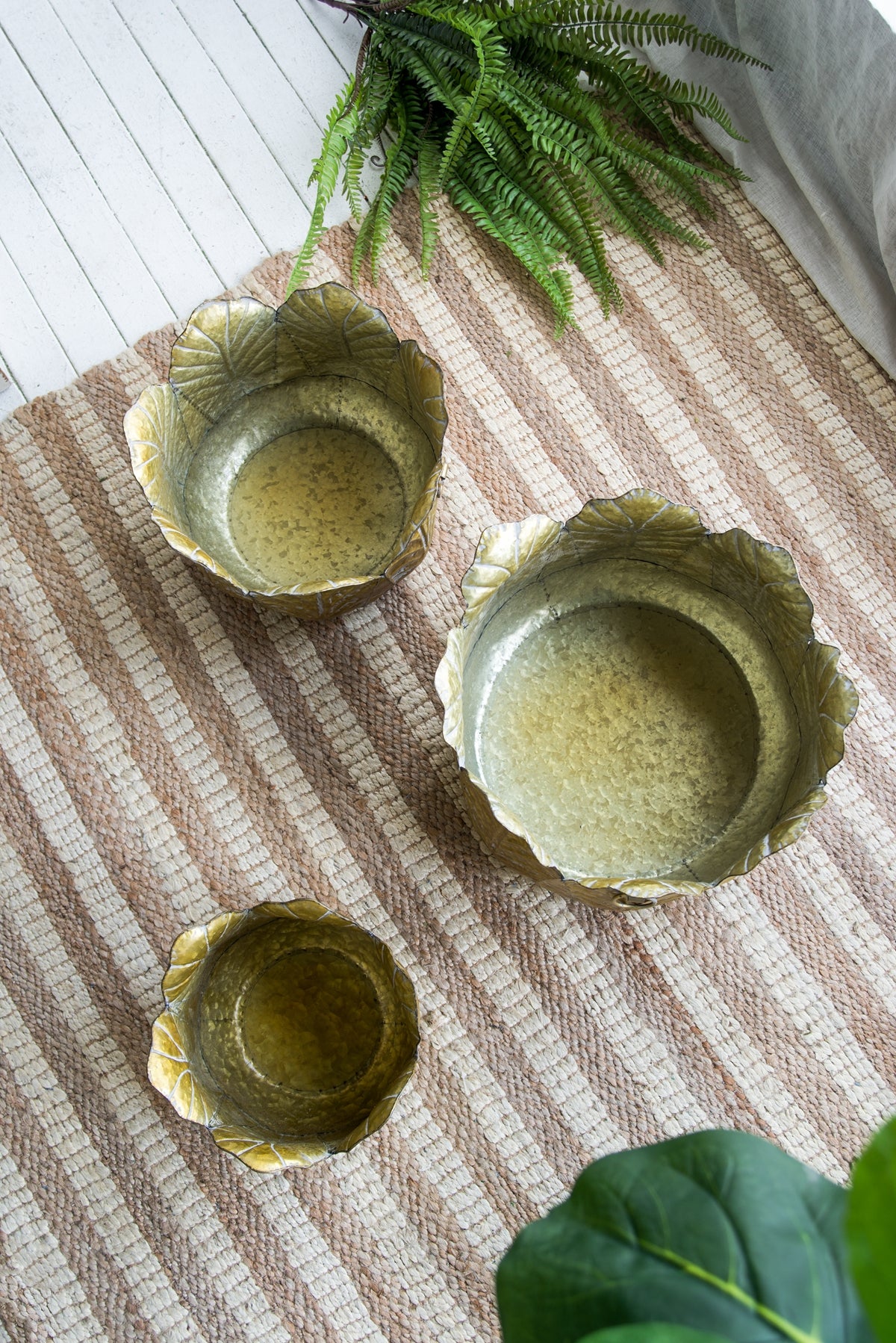 Set of 3 Metal Planter Distressed, L:17.7x17.7x11" M:15x15x10.2" S:11.5x11.5x10"